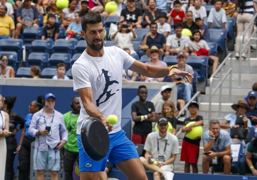 REKET MU NE TREBA Đoković izazvao haos na US Openu, igrao tenis tavom, znakom, bejzbol palicom i IZDOMINIRAO (VIDEO, FOTO)