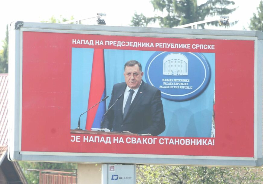 Bilbordi podrske Miloradu Dodiku