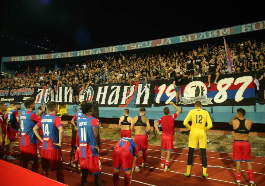 fudbaleri Borca pozdravljaju navijače