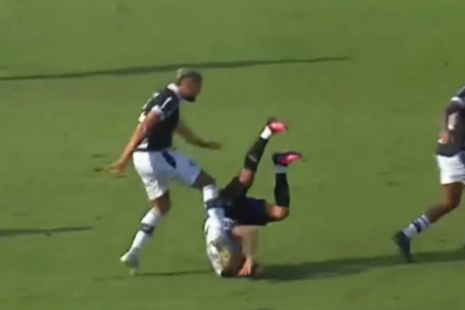 NASTAO OPŠTI HAOS Fudbaler šutnuo protivnika u glavu dok je ležao na terenu (VIDEO)
