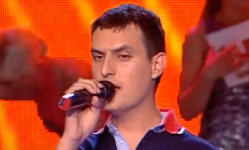 Darko Martinović pjeva