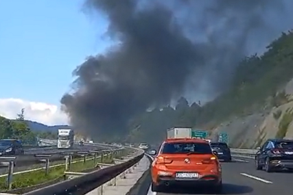 Kamion u "plamenu" napravio pometnju: Kolona od 13 kilometara prema Dubrovniku (VIDEO)