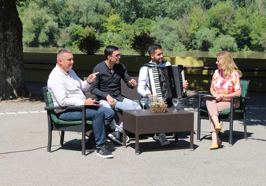 Na promenadi pozornica za gradsku elitu: Gradiška u kadru, petkom (FOTO)