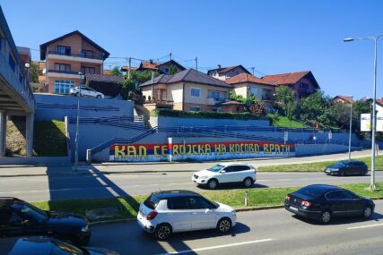 Identičan kao u Srbiji: Transparent "Kad se vojska na Kosovo vrati" i u Banjaluci (FOTO)