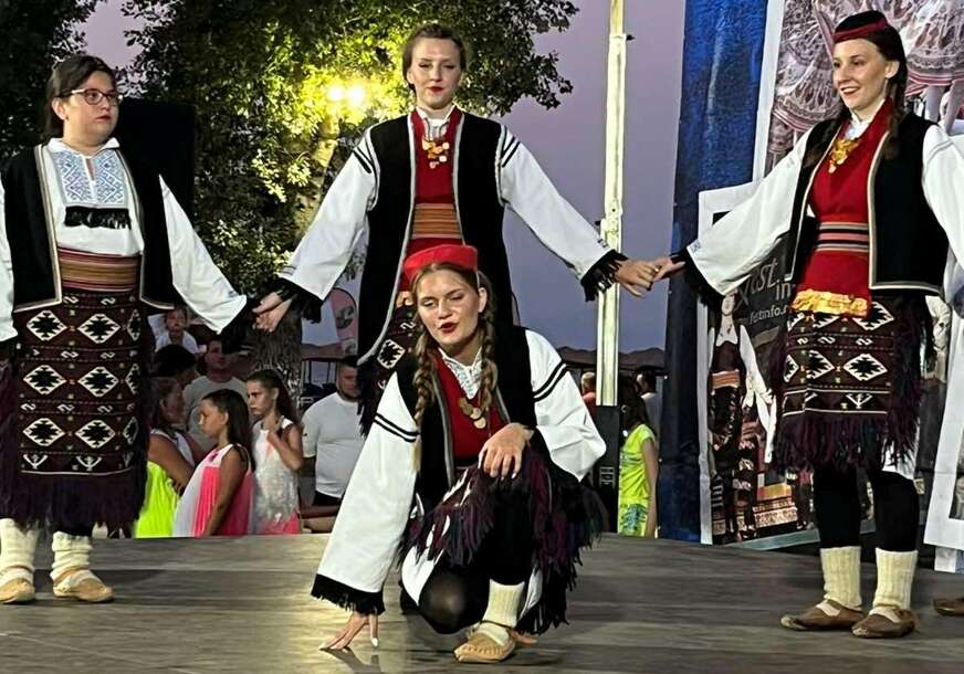 Aplauz za igre sa Zmijanja: KUD Dukati iz Laminaca na festivalu u Grčkoj (FOTO)