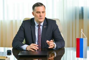 MINISTAR ZA PROSTORNO UREDJENJE GRADJEVINARSTVO I EKOLOGIJU RS BOJAN VIPOTNIK