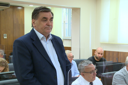 (FOTO) „Pola sata nakon sirene VODA PROBILA NASIP“ Nastavljeno suđenje bivšem gradonačelniku Doboja Obrenu Petroviću