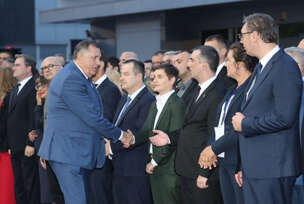 Milorad Dodik pozdravlja političare iz Srbije na obilježavanju godišnjice Oluje u Prijedoru