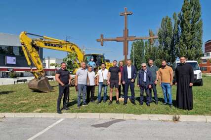 Nešići dali mašine za kopanje temelja: U Istočnom Novom Sarajevu počela gradnja hrama (FOTO)