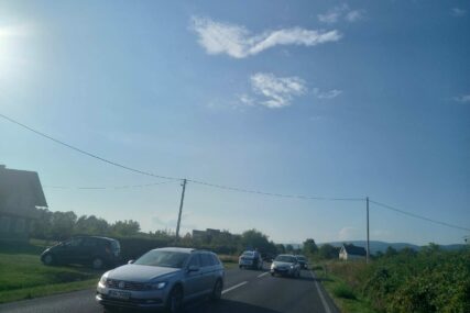 Dvije saobraćajne nesreće u Kozarcu: Blokiran saobraćaj na magistralnom putu Banjaluka - Prijedor (FOTO)