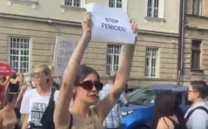 Okupljeni zaustavili saobraćaj u gradu: Protesti u Sarajevu zbog brutalnog ubistva Nizame Hećimović (VIDEO)