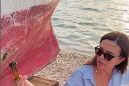 "Zasukala" rukave na odmoru: Severina slobodno vrijeme iskoristila da pomogne ribaru u popravci barke (VIDEO)