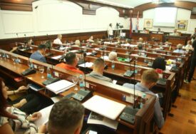 "Kršeći zakon skidate brojne bitne tačke sa dnevnog reda" Banjalučki odbornici neće raspravljati o subvenciji za javni prevoz i Evropskoj kući