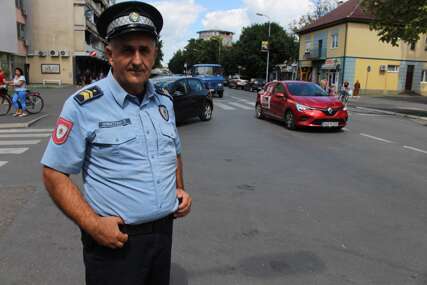 Šmitranova posljednja patrola: Omiljeni policajac iz Gradiške okačio šapku o klin (FOTO)