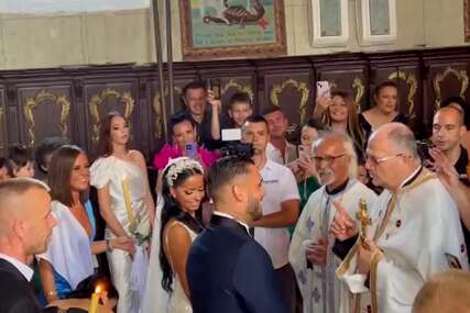 Vjenčali se Darko Lazić i Katarina: Folker u crkvi izgovorio sudbonosno "da" (VIDEO)