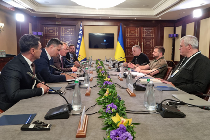 Prvi sastanak od početka rata u Ukrajini: Komšić i Bećirović se u Kijevu sastali sa Zelenskim (FOTO)