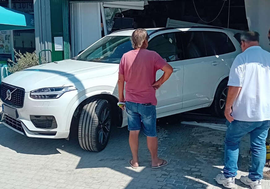 Džip uletio u prodavnicu