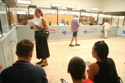 (FOTO) Iz FZO jasni: Ko želi da u svakom trenutku ima UVID U SVOJ ZDRAVSTVENI KARTON, mora ovo da uradi