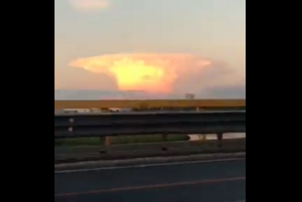 Nesvakidašnji prizor na nebu: Stanovnici ruskog grada snimili neobičan oblak (VIDEO)