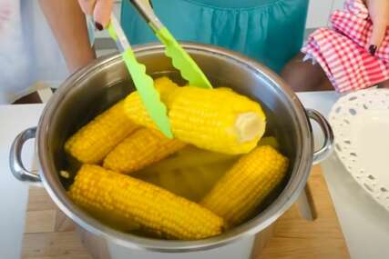 Nevjerovatno mekan, slastan i sočan: Dodajte OVA 2 SASTOJKA u vodu dok spremate kuvani kukuruz i oduševićete se ukusom