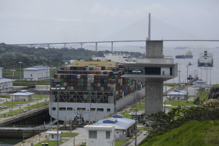 BRODOVI ČEKAJU U REDU Ograničenja za prolazak kroz Panamski kanal produžena do 2. septembra