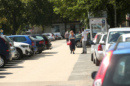 NOVITET ZA VOZAČE Od danas moguće platiti parking bankovnom karticom u Banjaluci