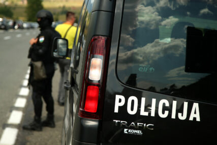 Munjevita akcija policije u Jablanici: Uhapšen lopov koji je ukrao automobil, pa pobjegao u šumu
