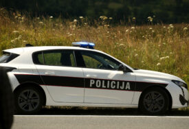 Osim oružja pronađena i DROGA: Otac i sin koji su napali motoristu u Mostaru ispitani u policiji, sa muškarcem na motoru bilo i MALOLJETNO DIJETE