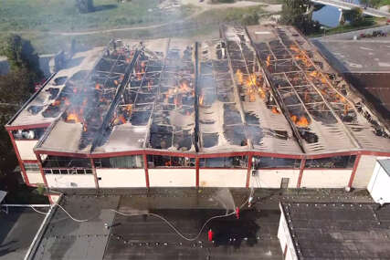 Pogledajte snimak iz vazduha: Požar spalio tvornicu papira, borba sa vatrom još traje (VIDEO, FOTO)