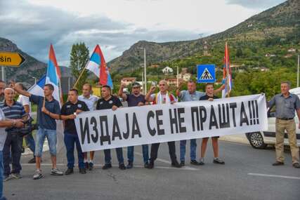 Protesti širom Crne Gore: Građani blokirali saobraćaj u više opština zbog “prekrajanja izborne volje” (VIDEO, FOTO)