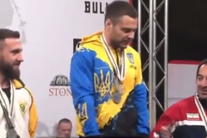 Nije želio ni da ga pogleda: Ukrajinski dizač tegova odbio da pruži ruku Irancu i ostavio ga u čudu (VIDEO)