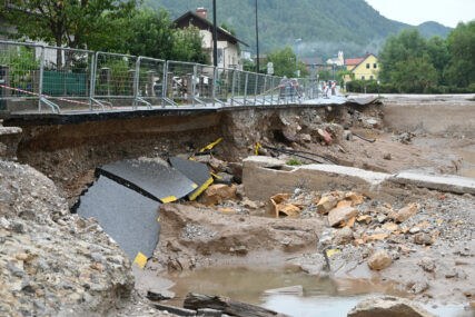 Devastirano dvije trećine zemlje: U Sloveniji proglašen neradni dan zbog sanacije štete od poplava