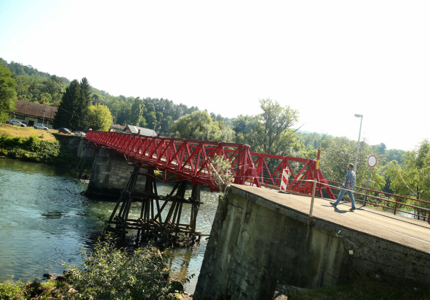 stari most u trapistima , dotrajala drvena konstrukcija 