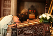 Crveno slovo u crkvenom kalendaru: U ponedjeljak SPC slavi NAJVEĆU ZAŠTITNICU ŽENA, bolesnika i ljudi u nevolji, a ove običaje treba ispoštovati