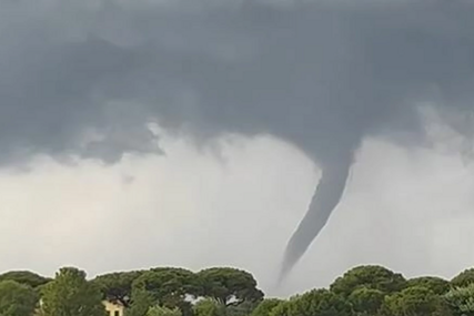 Dramatični prizori u Italiji: Superćelijska oluja napravila haos, formirao se i tornado (VIDEO, FOTO)