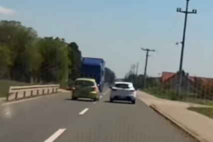 PUKOM SREĆOM IZBJEGAO SMRT Vozač krenuo da pretiče drugi automobil, dok mu šleper ide u susret (VIDEO)