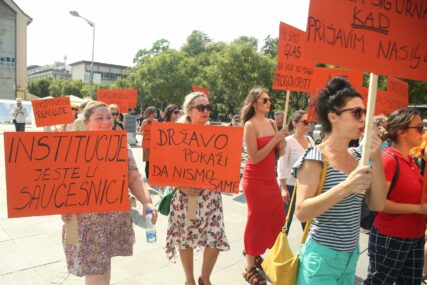 "Ako žene stanu, staje sve" Protest u Banjaluci protiv učestalog femicida u BiH, podrška stiže i iz regiona (VIDEO, FOTO)