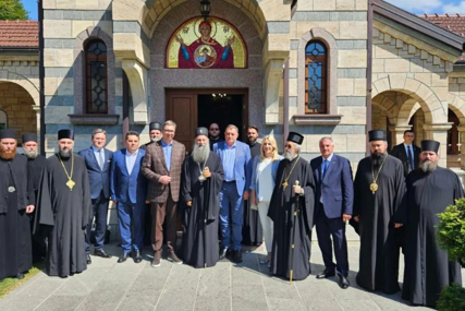 Cvijanović: Dvodnevna posjeta Srpskoj delegacije bratske Srbije započeta u manastiru Osovica (FOTO)