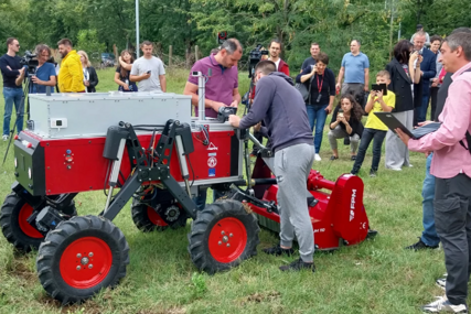 Prvi srpski robot za košenje trave: Nišlije napravile univerzalnu robotsku platformu za poljoprivredu (FOTO)