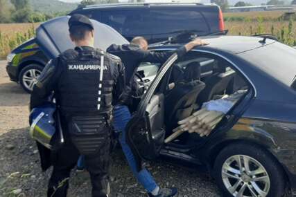 Spriječen obračun Vojvoda i Manijaka: Policija u Doboju zaplijenila 49 palica (FOTO)