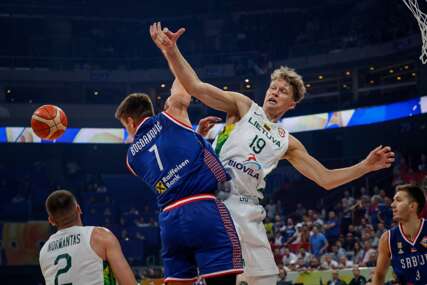 FIBA ISPROZIVALA LITVANCE Moćni protiv SAD, a u suzama protiv Srbije (FOTO)