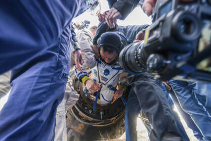 OBORIO REKORD Astronaut Frank Rubio vratio se na Zemlju nakon skoro godinu dana u svemiru (VIDEO)