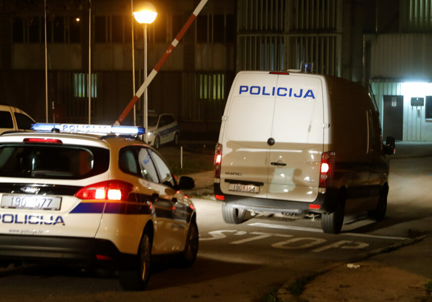 Dva vozila policije Hrvatske