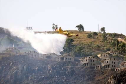 Šumski požari na Siciliji: Dvije osobe poginule, više od 700 turista evakuisano (FOTO)