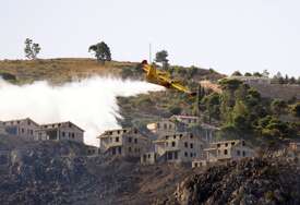 Italija ponovo gori: Požar se proširio do naseljenih područja (FOTO)