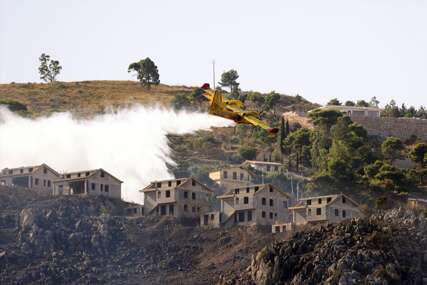 Italija ponovo gori: Požar se proširio do naseljenih područja (FOTO)