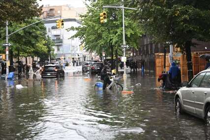 “Ovo je po život opasna oluja” U Njujorku proglašeno vanredno stanje zbog poplava (VIDEO)