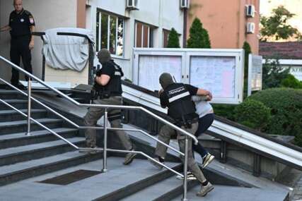 "PALE" 3 OSOBE Uhapšeni u akciji "Koktel" u Bijeljini sprovedeni u Tužilaštvo (FOTO)