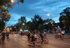 "Dva su točka dovoljna": Banjaluka obilježila Dan bez automobila, prodefilovalo više od 700 biciklista (FOTO)