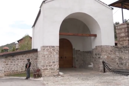 Prvi snimci iz Banjske: Ovako izgledaju manastir i okruženje nakon sukoba (VIDEO)